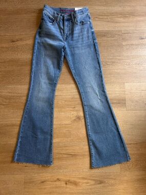 Lucky Brand Women's Medium Wash Blue Flared Jeans